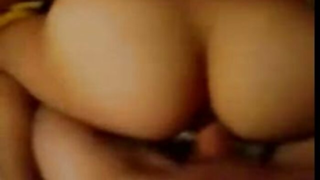 سبزه و پنهان ویبراتور فیلمسکس داستانی مورد علاقه خود را در بیدمشک او